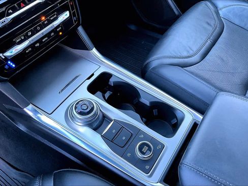 Used 2022 Ford Explorer Platinum w/ Equipment Group 601A image 16