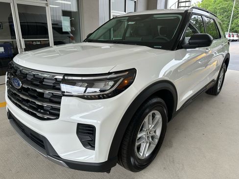 New 2026 Ford Explorer Active RWD image 3