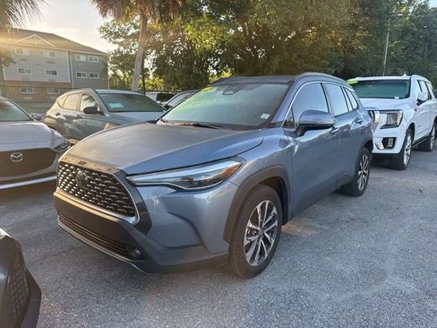 Used 2023 Toyota Corolla Cross XLE image 4