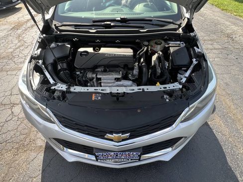 Used 2017 Chevrolet Cruze LT image 35