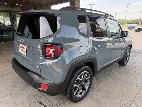 Used 2018 Jeep Renegade Latitude w/ Popular Equipment Group FWD image 7