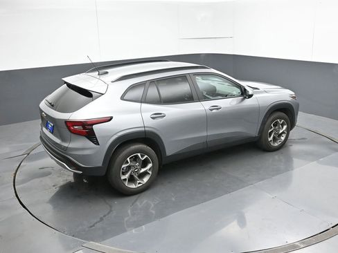 Used 2025 Chevrolet Trax LT w/ LT Convenience Package image 47