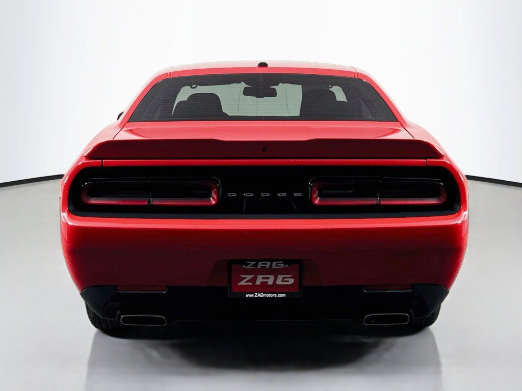 Used 2021 Dodge Challenger SXT RWD image 4
