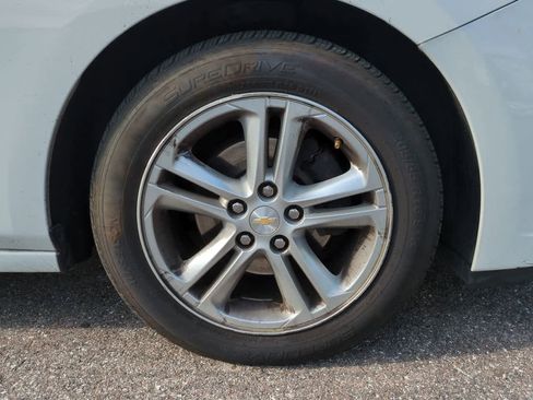 Used 2017 Chevrolet Cruze LT image 10