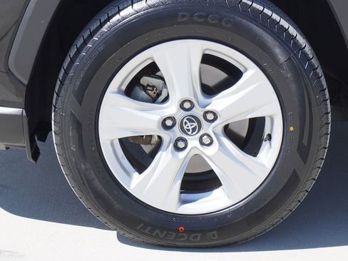 Used 2020 Toyota RAV4 XLE w/ Convenience Package image 4