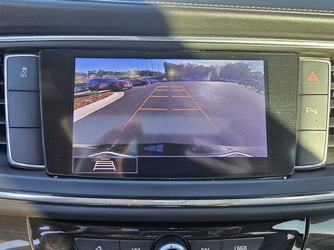 Used 2020 Buick Enclave Essence w/ Sound and Sites Package image 19