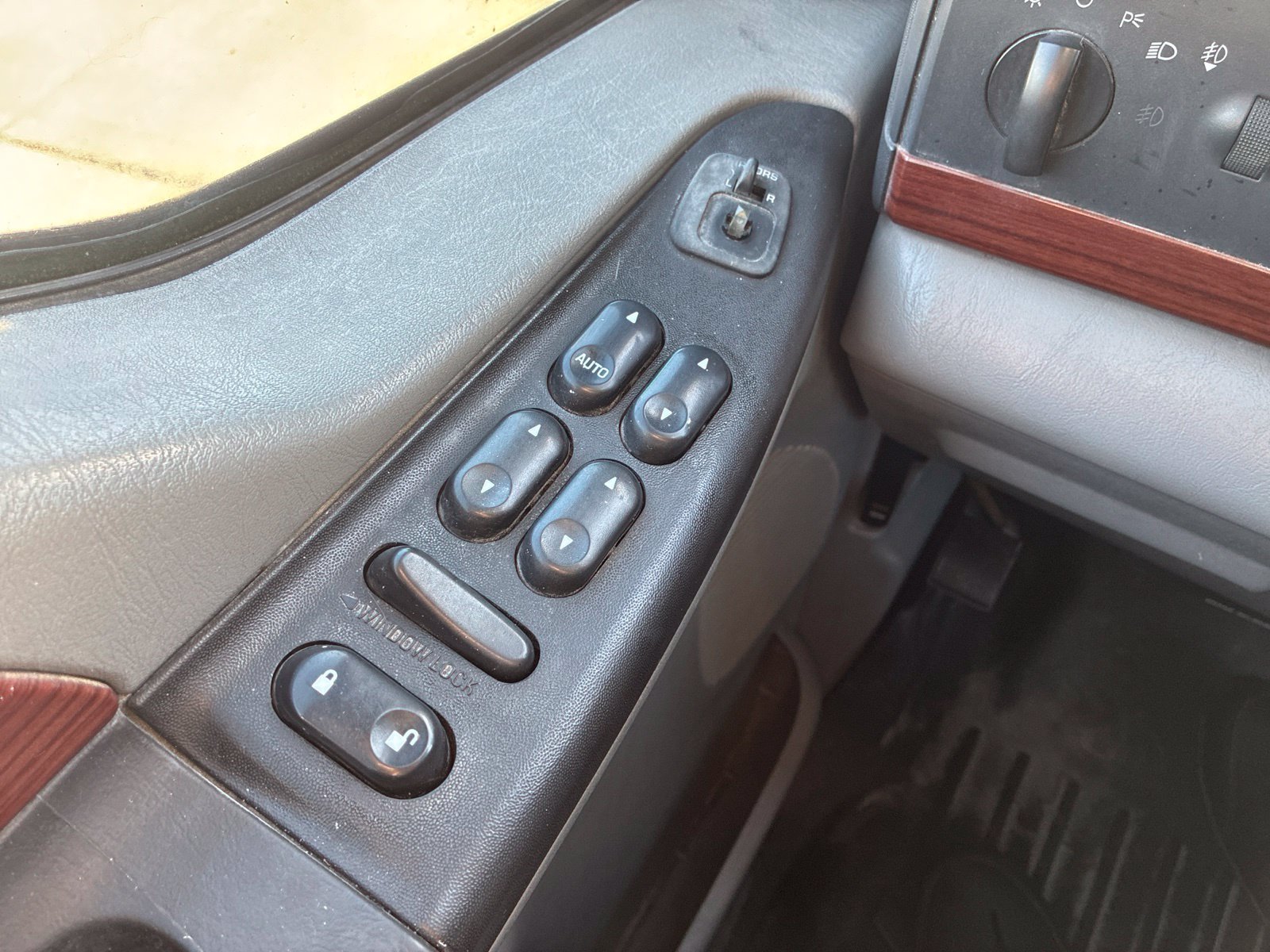 Used 2005 Ford F250 Lariat AWD/4WD image 24
