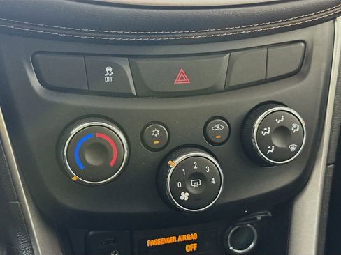 Used 2020 Chevrolet Trax LT image 17