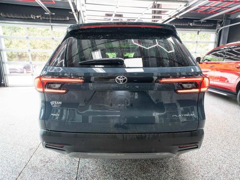Used 2024 Toyota Grand Highlander AWD image 3