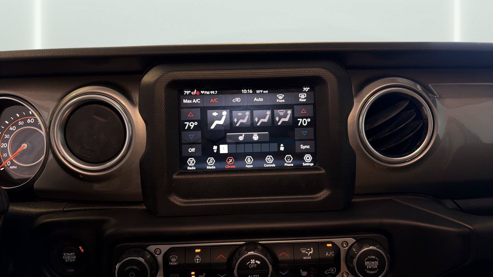 Used 2019 Jeep Wrangler Unlimited Sahara w/ Safety Group AWD/4WD image 18