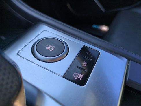 Used 2022 Jaguar F-PACE SVR image 38