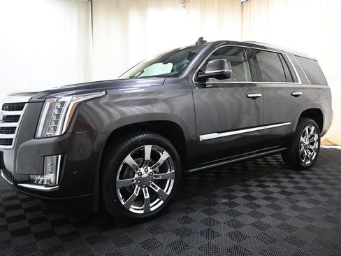 Used 2017 Cadillac Escalade Premium Luxury AWD/4WD image 7