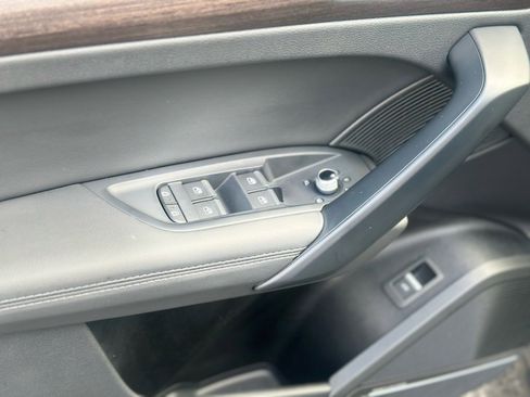 Used 2025 Audi Q5 2.0T Premium Plus w/ Premium Plus Package image 19