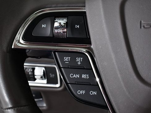 Used 2021 Lincoln Nautilus Reserve image 32