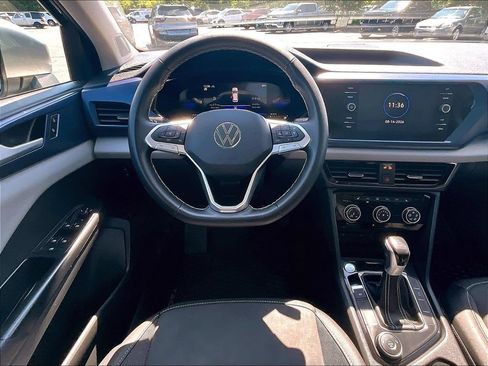 Used 2023 Volkswagen Taos SE w/ Panoramic Sunroof Package AWD/4WD image 16