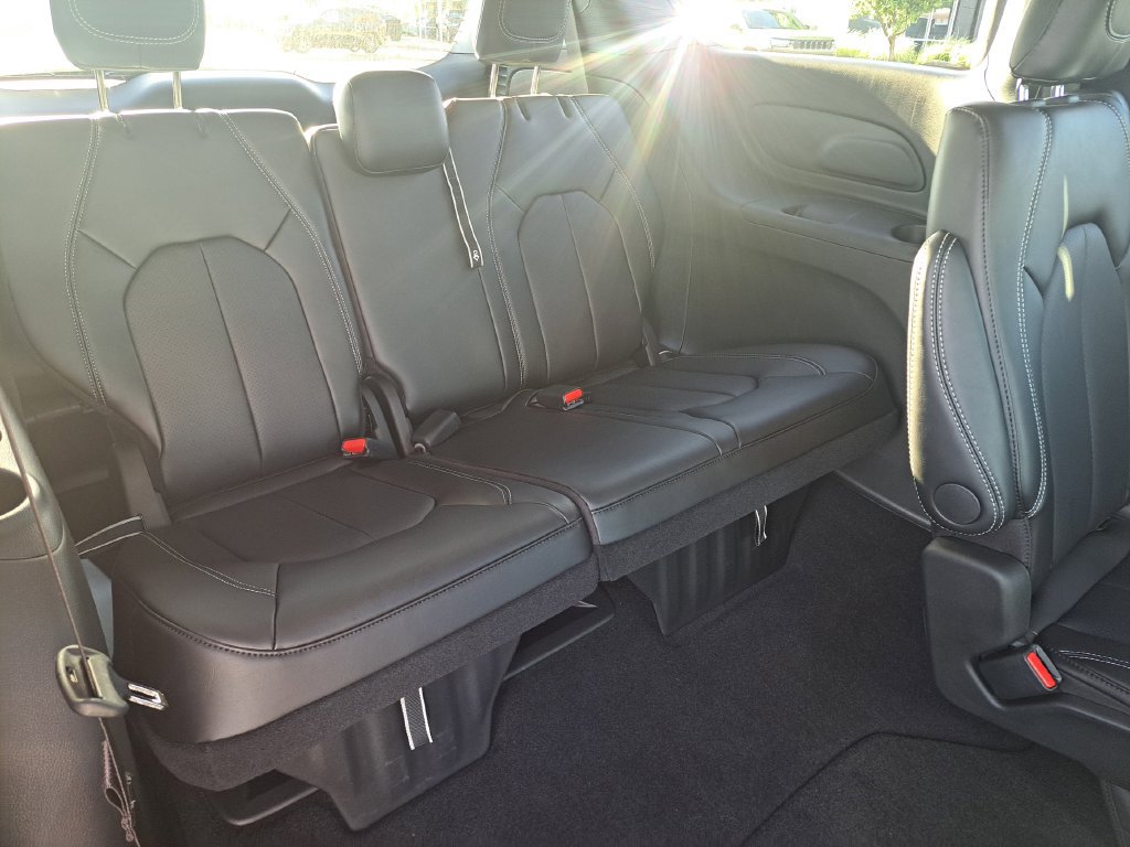New 2026 Chrysler Pacifica Select FWD image 30