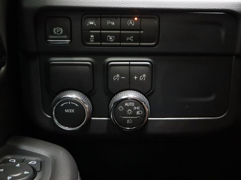 Used 2025 Chevrolet Suburban LT w/ Comfort Package RWD image 28