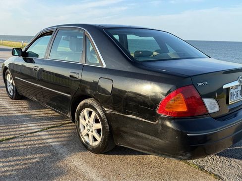 Used 2000 Toyota Avalon XLS FWD image 7