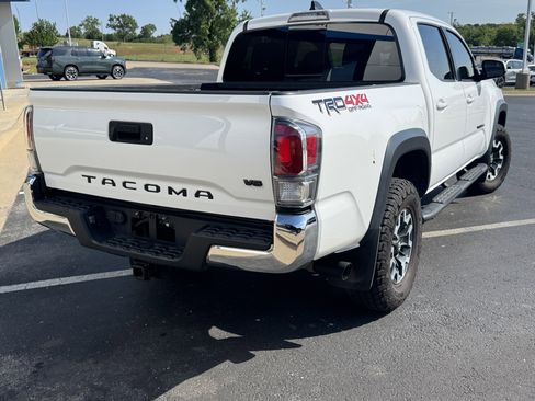 Used 2022 Toyota Tacoma TRD Off-Road AWD/4WD image 4