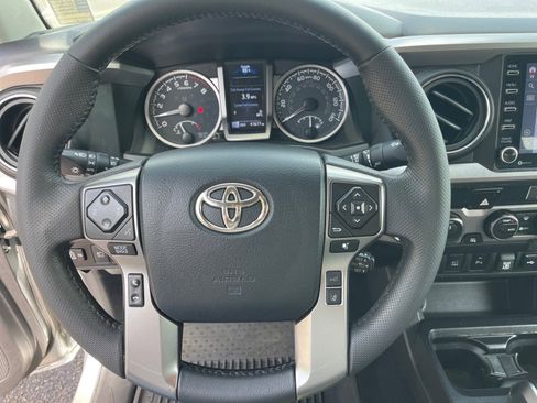 Used 2023 Toyota Tacoma SR5 AWD/4WD image 7