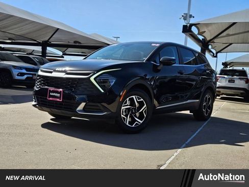 Used 2025 Kia Sportage LX image 1