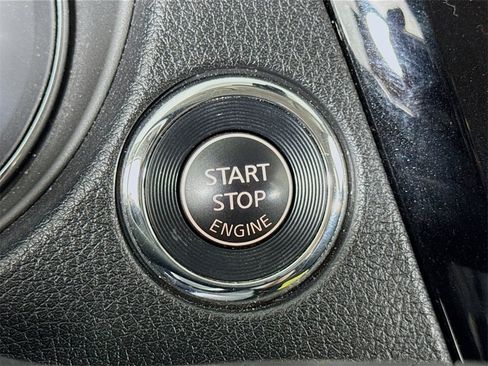 Used 2020 Nissan Rogue SV w/ Premium Package image 32