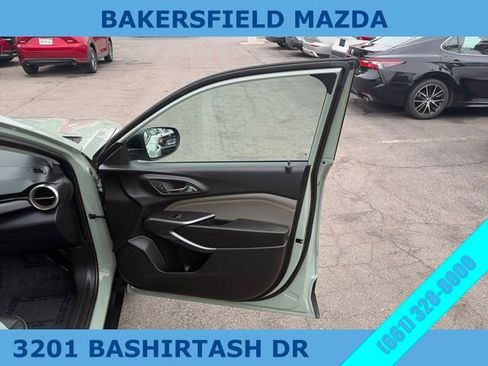 Used 2025 Chevrolet Trax ACTIV w/ Sunroof Package image 18