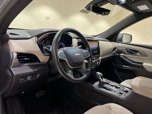Used 2023 Chevrolet Traverse LT FWD image 9