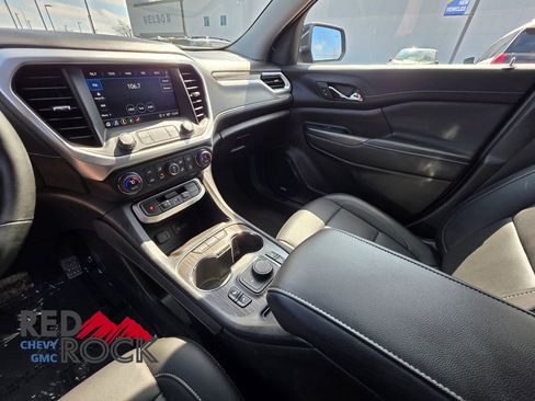 Used 2023 GMC Acadia SLT w/ Technology Package AWD/4WD image 25