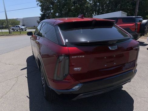 Used 2025 Cadillac Optiq Sport 2 w/ LPO, Floor Liner Package AWD/4WD image 3