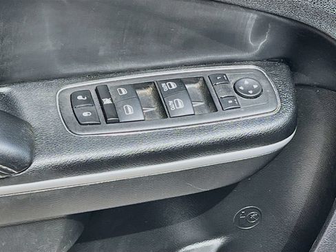 Used 2023 Chrysler 300 Touring L w/ Popular Equipment Group AWD/4WD image 18