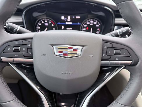 Used 2022 Cadillac XT6 Premium Luxury w/ Technology Package FWD image 21
