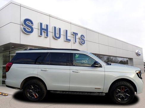 Used 2025 Ford Expedition Tremor image 4