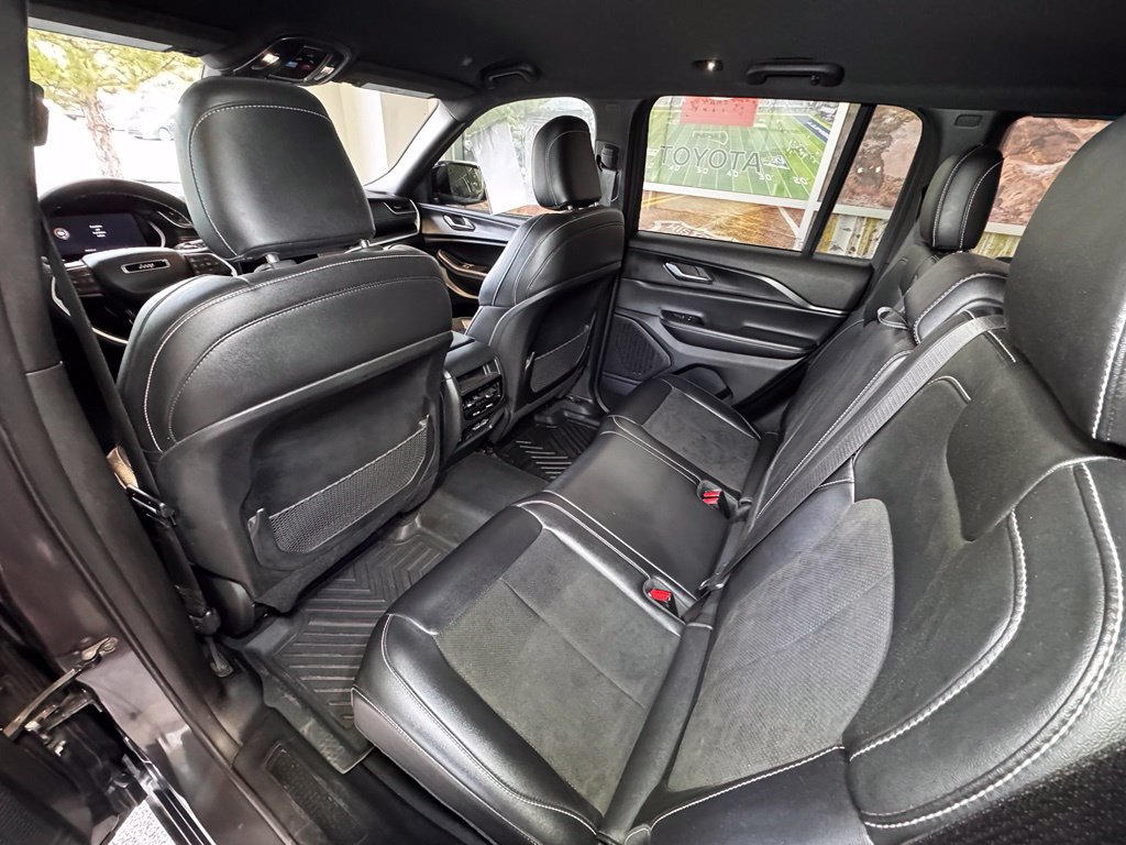 Used 2024 Jeep Grand Cherokee Altitude AWD/4WD image 33