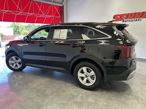 Used 2025 Kia Sorento LX FWD image 6