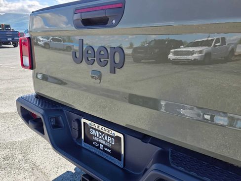 Used 2025 Jeep Gladiator Mojave AWD/4WD image 14