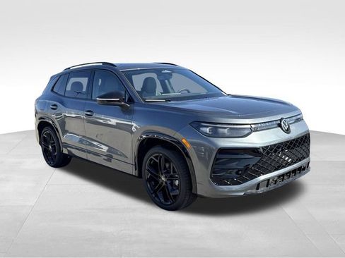 New 2026 Volkswagen Tiguan SE R-Line FWD image 7