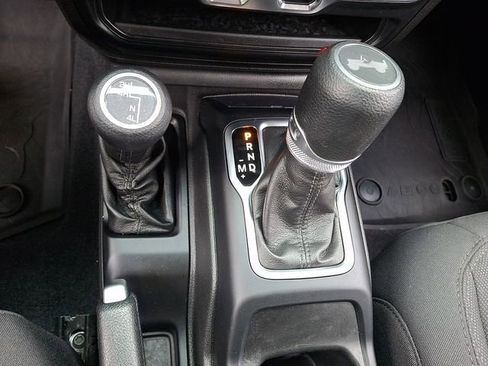 Used 2022 Jeep Wrangler Unlimited Sport AWD/4WD image 15