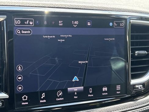 Used 2023 Chrysler Pacifica Limited FWD image 46
