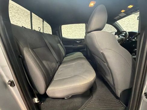Used 2019 Toyota Tacoma TRD Off-Road AWD/4WD image 12