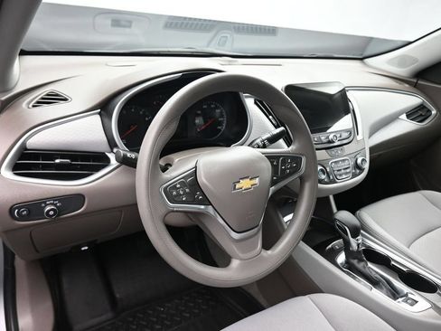 Used 2024 Chevrolet Malibu LT FWD image 13