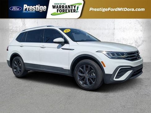 Used 2022 Volkswagen Tiguan SE w/ Panoramic Sunroof Package image 1