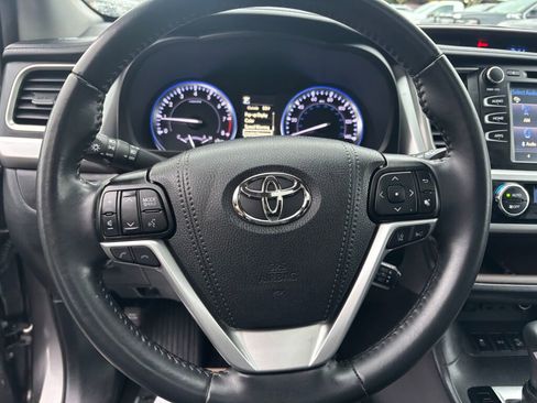 Used 2019 Toyota Highlander XLE image 19