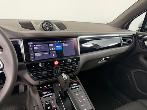 Certified 2026 Porsche Macan AWD/4WD image 25