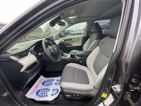Used 2020 Toyota RAV4 XLE w/ Convenience Package image 19