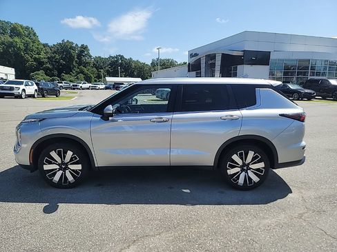 Used 2025 Mitsubishi Outlander AWD image 4