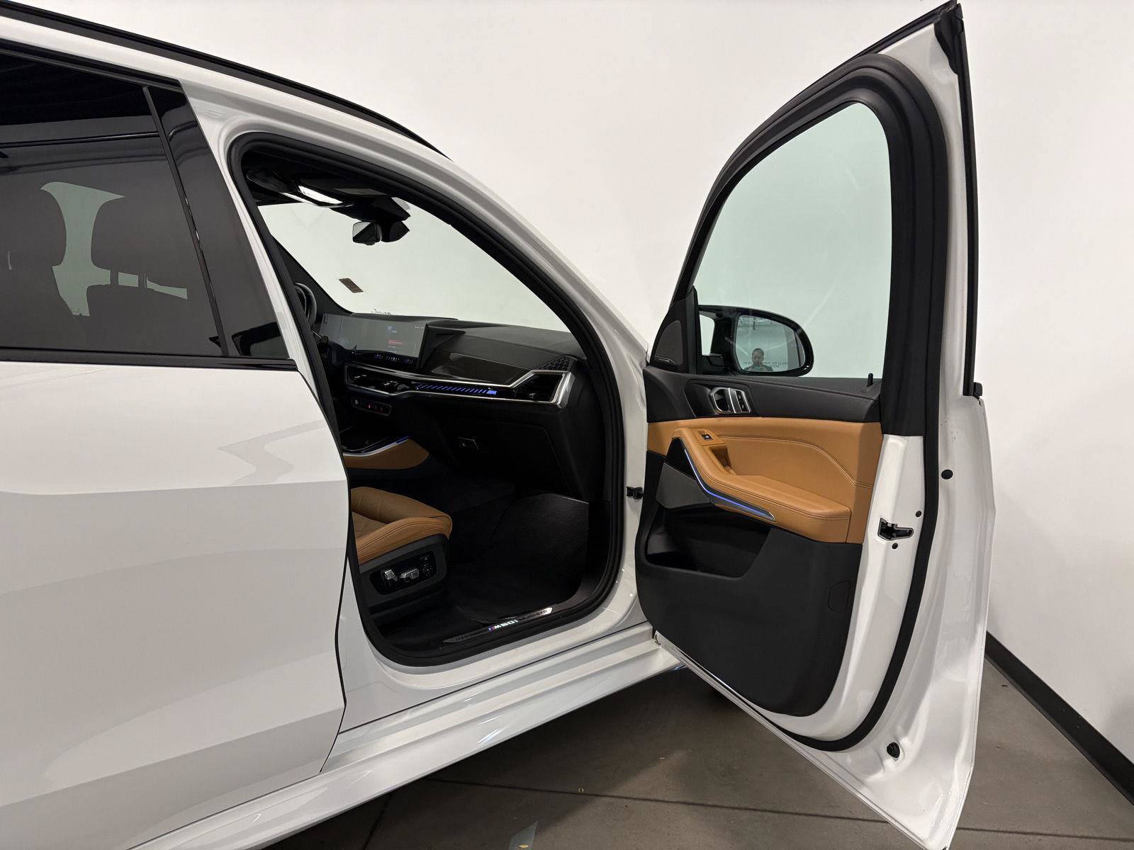 Used 2024 BMW X5 M60i AWD/4WD image 58