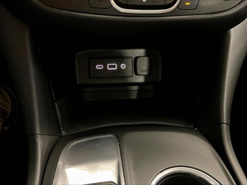 Used 2019 Chevrolet Equinox LT FWD image 16