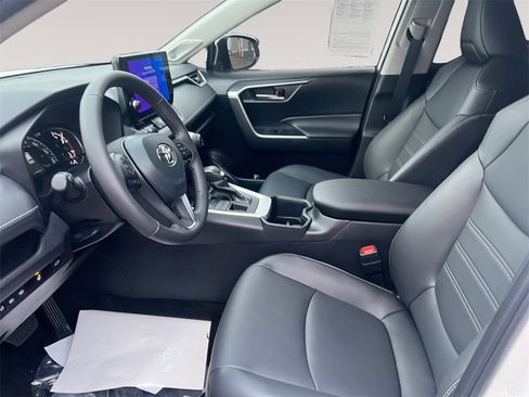 Used 2025 Toyota RAV4 XLE Premium image 9