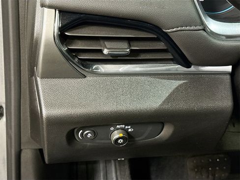 Used 2023 Chevrolet Traverse LT w/ Midnight/Sport Edition image 11